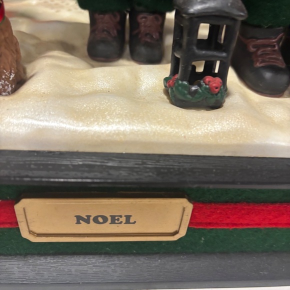 Vintage Dickens Smile Ind. Ltd. 1990 Christmas Carol Music Box with Lights w/box - Picture 17 of 17